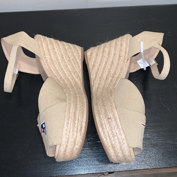 New England Patriots Wedge Sandals. Size 9. NWOT - Picture 4 of 8